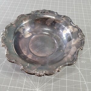 Gorham Silver Plated Serving Bowl YC2080 Round Scalloped Edge Ornate Decor